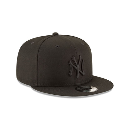 New York Yankees Basic Black on Black 9FIFTY Snapback Hat