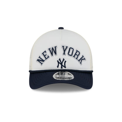 New York Yankees Chrome Arch 9FORTY M-Crown A-Frame Trucker Hat