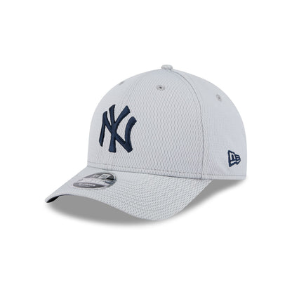 New York Yankees 2025 Clubhouse Gray Kids 9FORTY M-Crown Snapback Hat