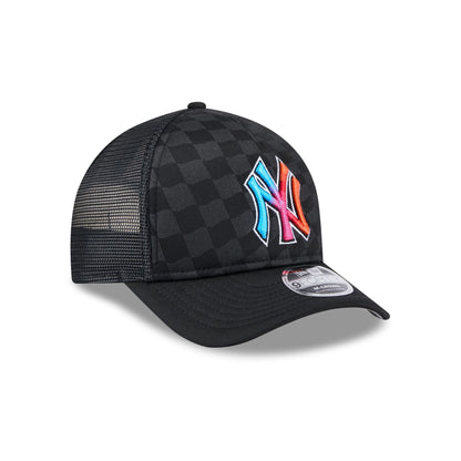New York Yankees Gradient Raceway 9FORTY M-Crown A-Frame Trucker Hat