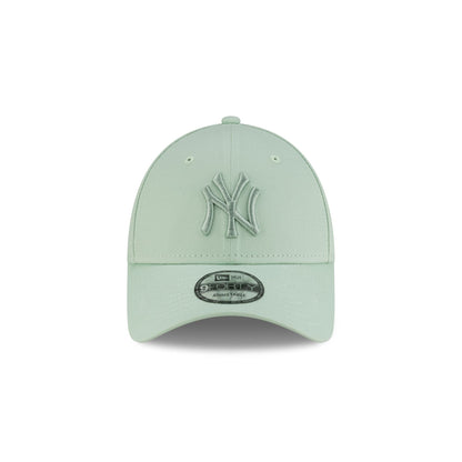 New York Yankees League Essential Pastel Green 9FORTY Adjustable Hat