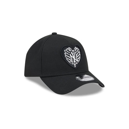 New York Yankees Skeletal Heart 9FORTY A-Frame Snapback Hat